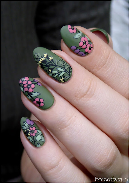 kwiatki na paznokciach