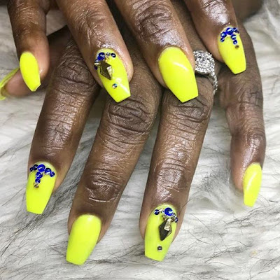 ✘ 29+ Stunning Glitzy Coffin Acrylic Nails In Style 2020 To Copy If you love your nails to have lots of sparkles ✘ 29+ Stunning Glitzy Coffin Acrylic Nails In Style 2020 To Copy