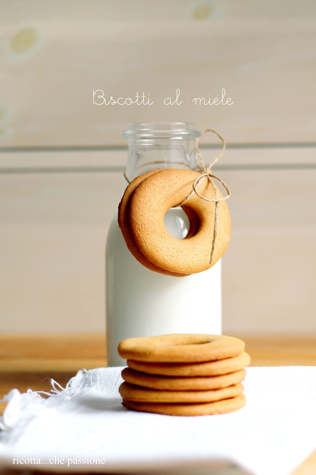 biscotti al miele, senza uova e latte. oggi anche delle piccole curiosità su di me.....