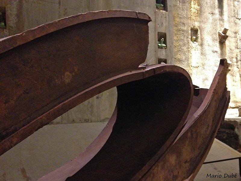 Poutre d'acier tordue au musée du 11-Septembre de New York
