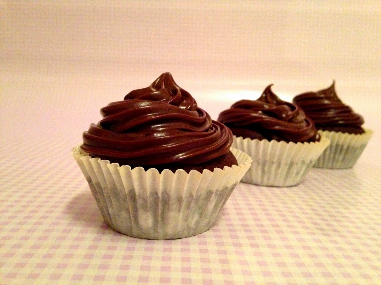 Torte-llini: Schoko Cupcakes mit Schoko-Sahne-Frosting