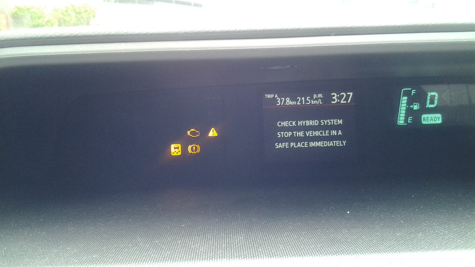 Ошибки на гибридах. Check Hybrid System Prius 30. Check Hybrid System Toyota Prius. Тойота Приус гибрид 20 приборная панель значки. Значки на панели приборов Приус 20.