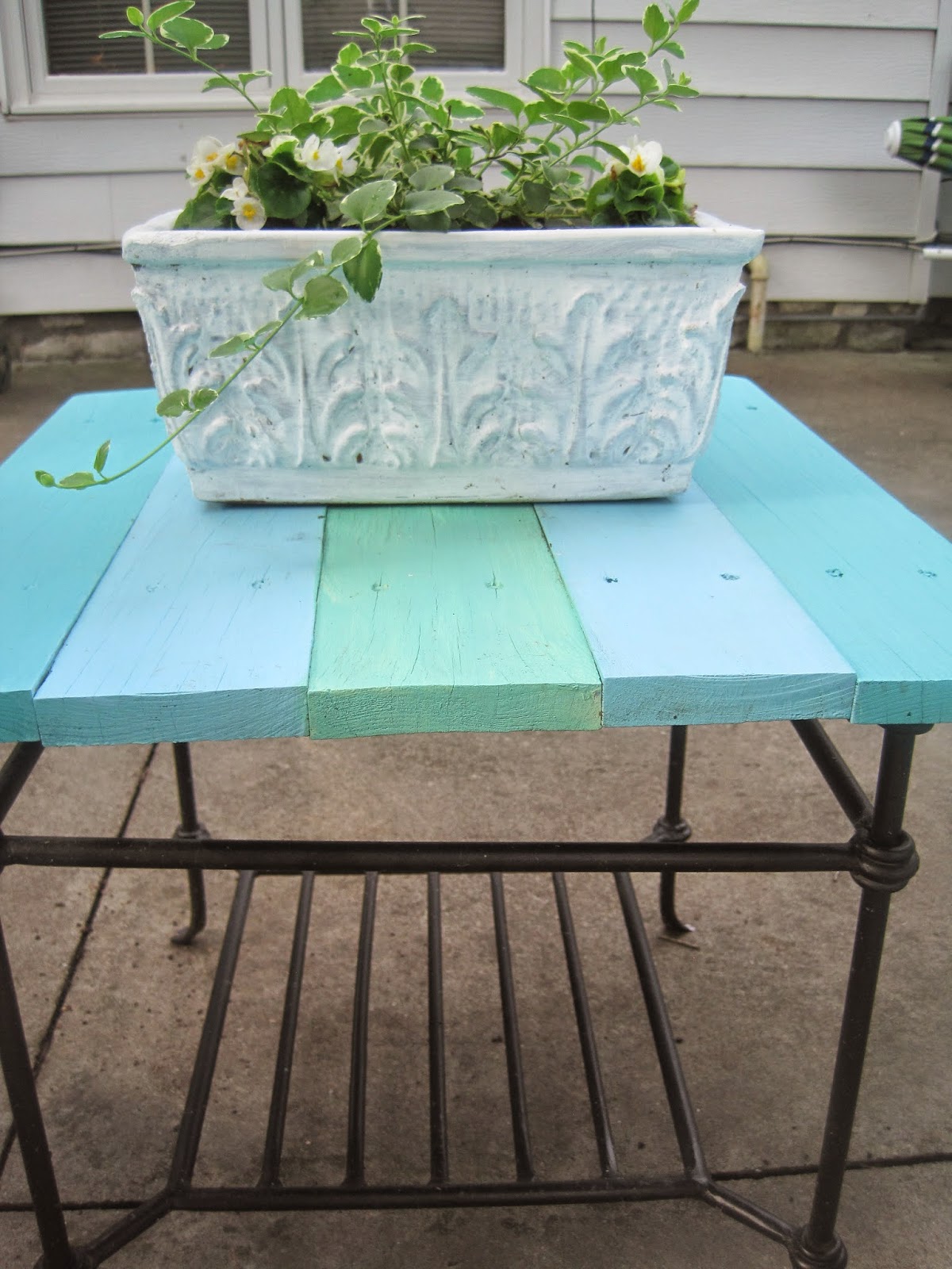 Decorated Chaos: Patio Table Makeover Using DecoArt Outdoor Paint
