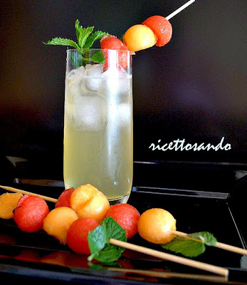 Cocktail analcolico frutta e menta ricetta di una bevanda estiva fresca e ricca di frutta