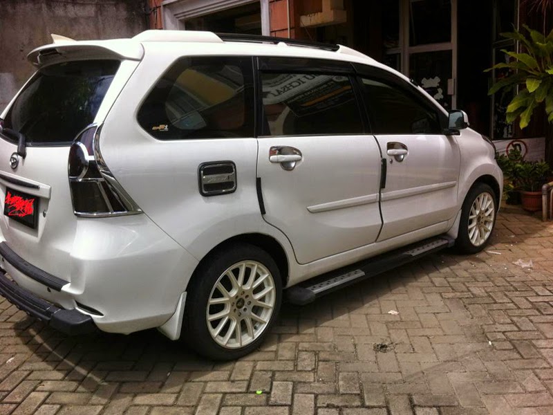 Kumpulan Foto Modifikasi  Mobil  Daihatsu Xenia Terbaru  
