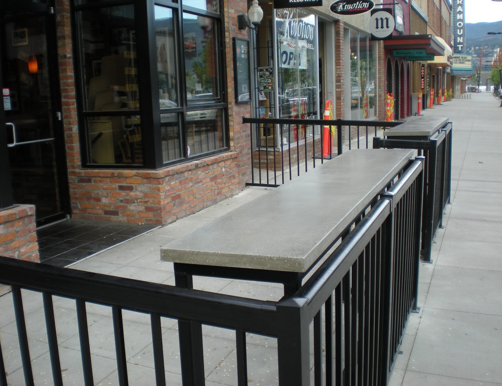 MODE CONCRETE: Beachfront Patio with Outdoor Concrete Bar Countertops