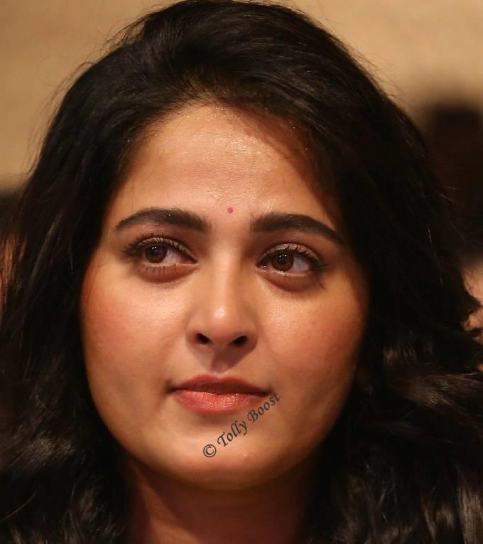 Hyderabad Actress Anushka Shetty Oily Face Closeup Gallery