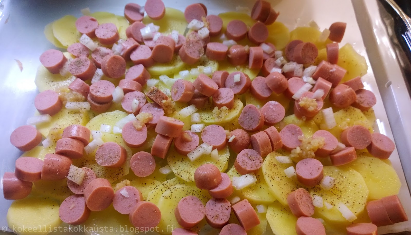 Kokeellista kokkausta Perunanakkilaatikko