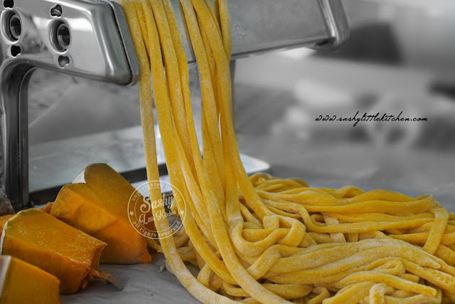 fresh homemade pumpkin pasta / pasta labu kuning