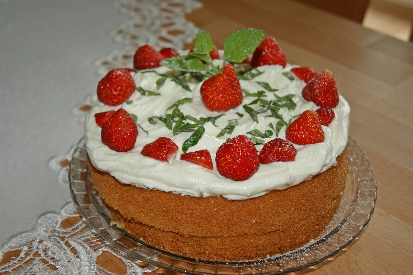 Erdbeer Biskuit Sommertorte mit Minze - monis_paradise ♥