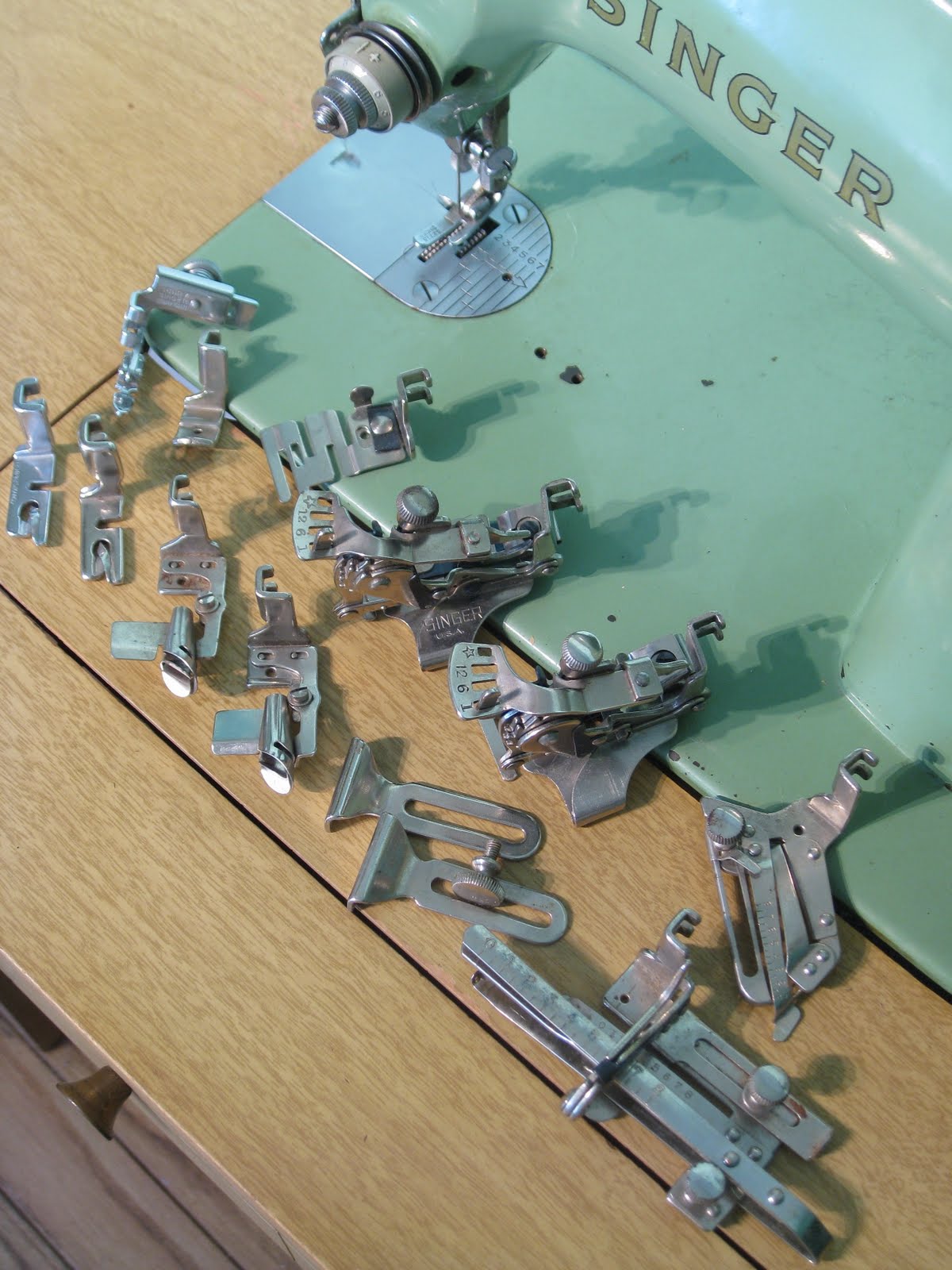 The Sassy Crafter My gift to you a 1958 Singer sewing machine!