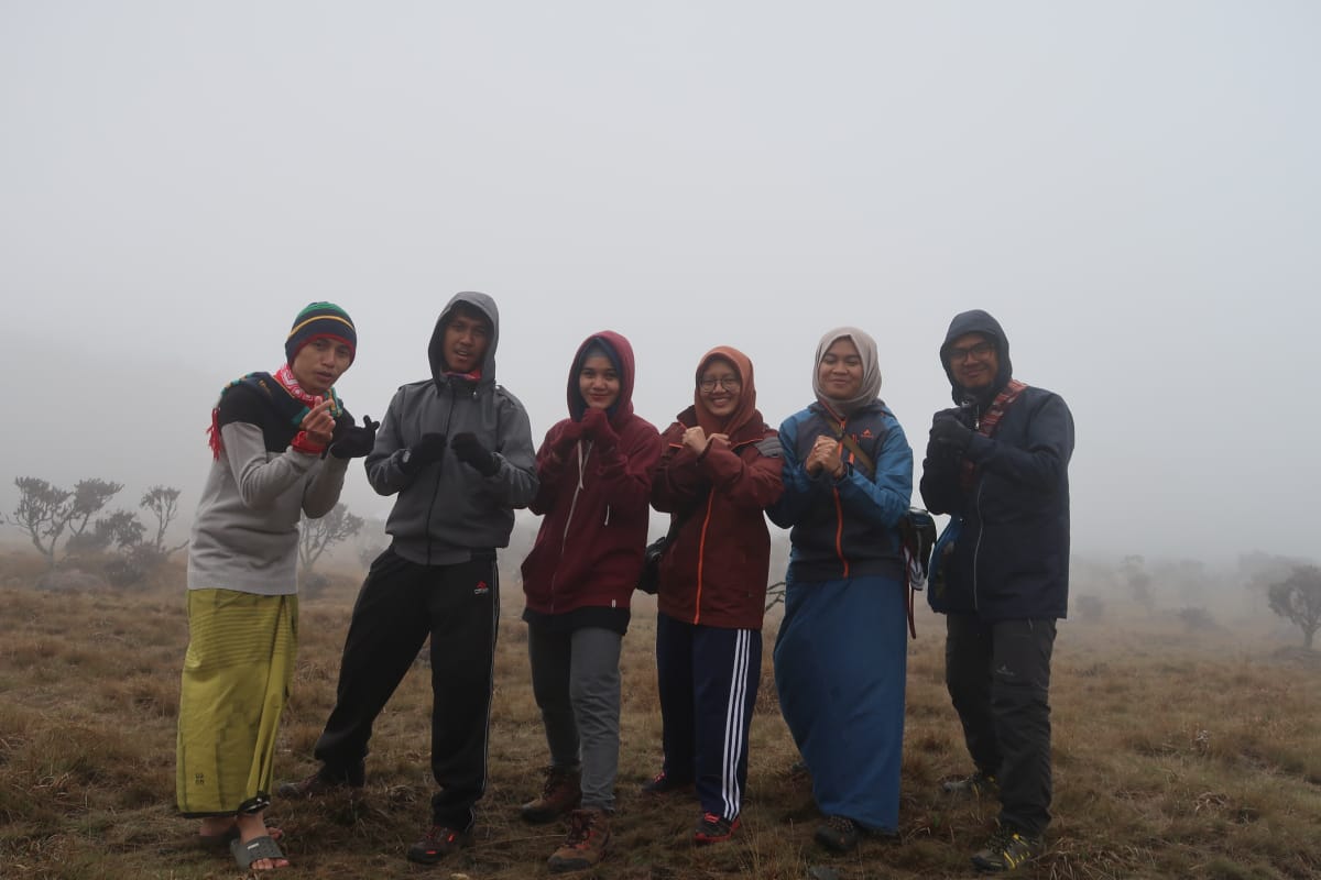 Sevilla�s Area: Ada Apa di Puncak Gunung Gede?!