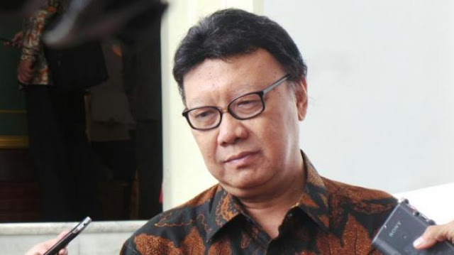 Banyak Kepala Daerah Kena OTT KPK, Mendagri Tjahjo Layak Diberi 'Penghargaan' Banyak Kepala Daerah Kena OTT KPK, Mendagri Tjahjo Layak Diberi 'Penghargaan'