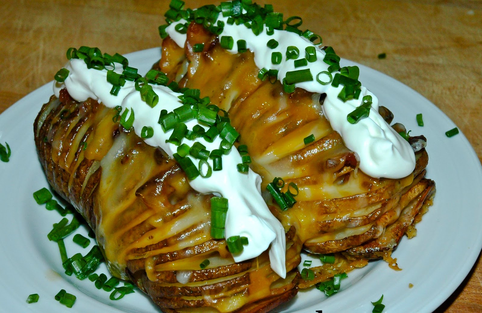 Miss Famous Recipes Hasselback Garlic Potatoes w/ Bacon & Cheese Recipe!