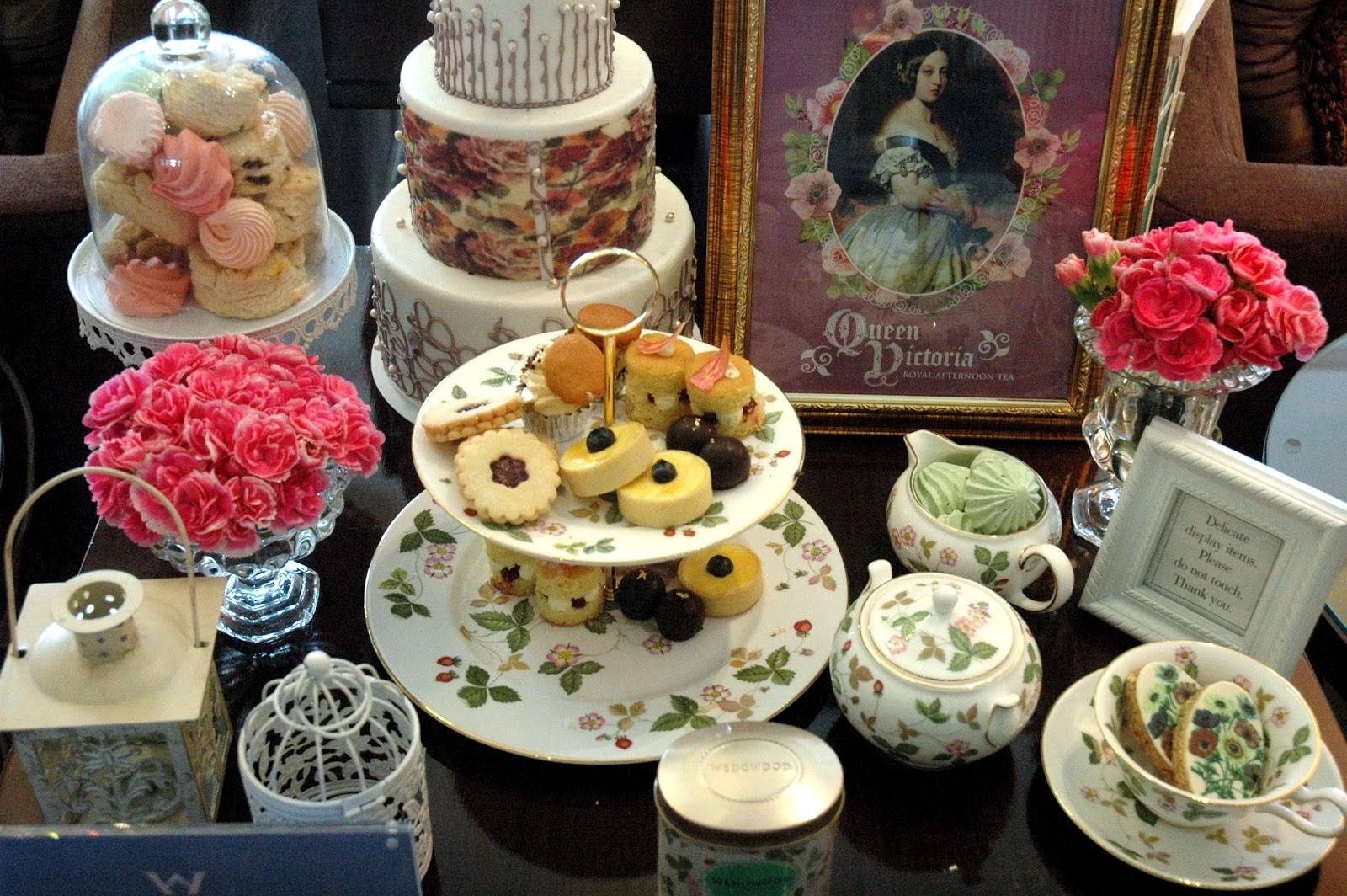 DUDE FOR FOOD Doing it Right Tea Etiquette at The Writers Bar's Queen