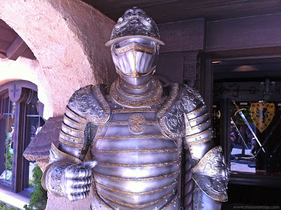 Disneyland Armor suit Heraldry Shoppe Fantasyland swords