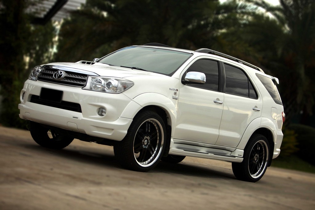 Toyota fortuner 2012 price