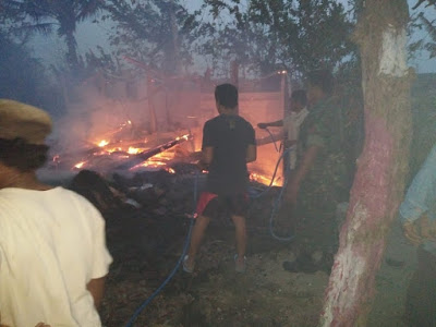 KONSLETING LISTRIK AKIBATKAN RUMAH DI GILIREJO LUDES TERBAKAR KONSLETING LISTRIK AKIBATKAN RUMAH DI GILIREJO LUDES TERBAKAR