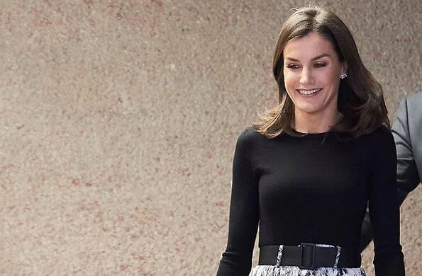 Queen Letizia wore a Falda snakeskin print midi skirt by Zara, which she had worn a few times in the past