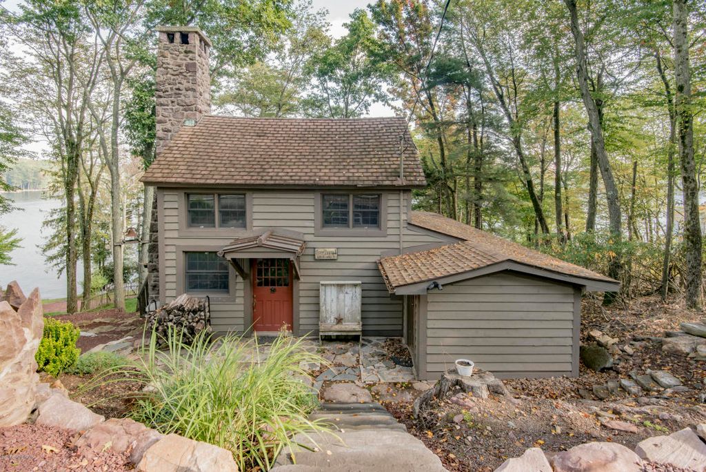 Sweet House Dreams 1929 Lakefront Cabin in Lake Harmony, Pennsylvania