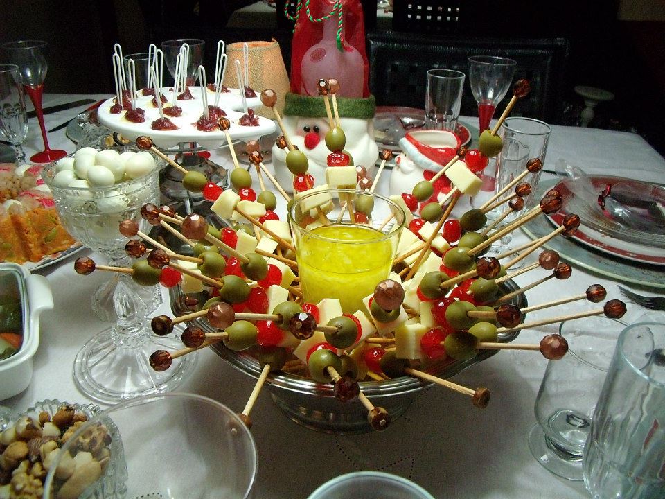 Resultado de imagem para mesa de frutas secas e conservas