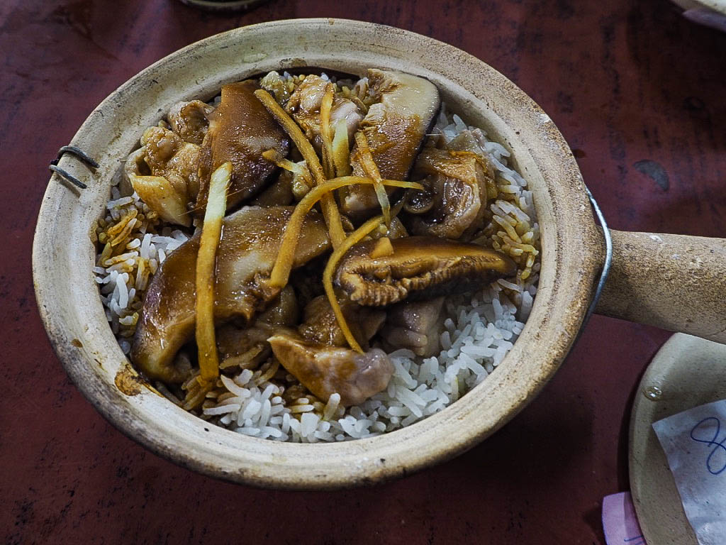 Chicken and mushroom claypot rice