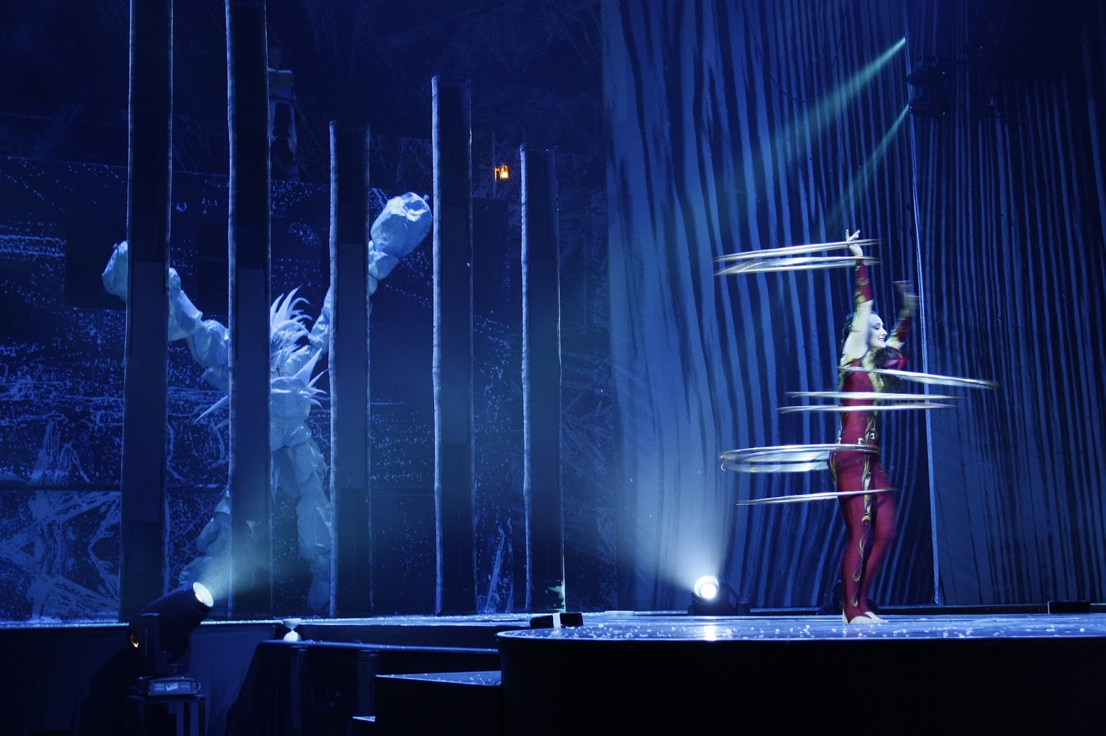 Коды одежда в брукхейвен бандита. Цифровой цирк в брукхейвен. Цирк дю солей канатоходцы. Шоу гии эрадзе королевский цирк. Цифровой цирк в брукхейвен.