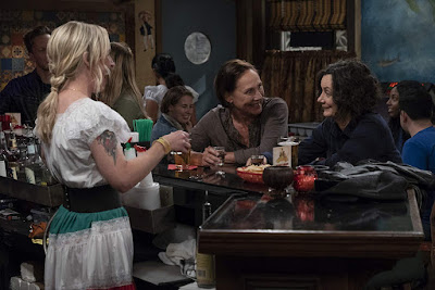 The Conners Sara Gilbert Alicia Goranson Laurie Metcalf Image 1