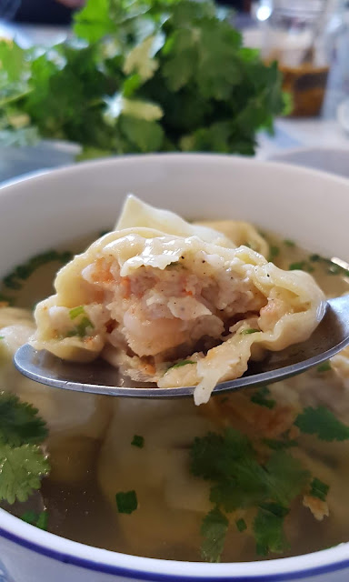 Soupe de Raviolis aux crevettes;"Hoành thánh";Soupe de Raviolis aux crevettes;"Hoành thánh"