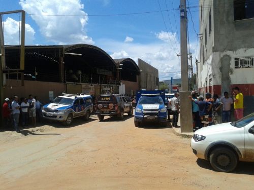 Resultado de imagem para Barreiras: POLÍCIA INVESTIGA MORTE DE SUPOSTO ASSALTANTE NO INTERIOR DE LOJA NO BAIRRO SANDRA REGINA