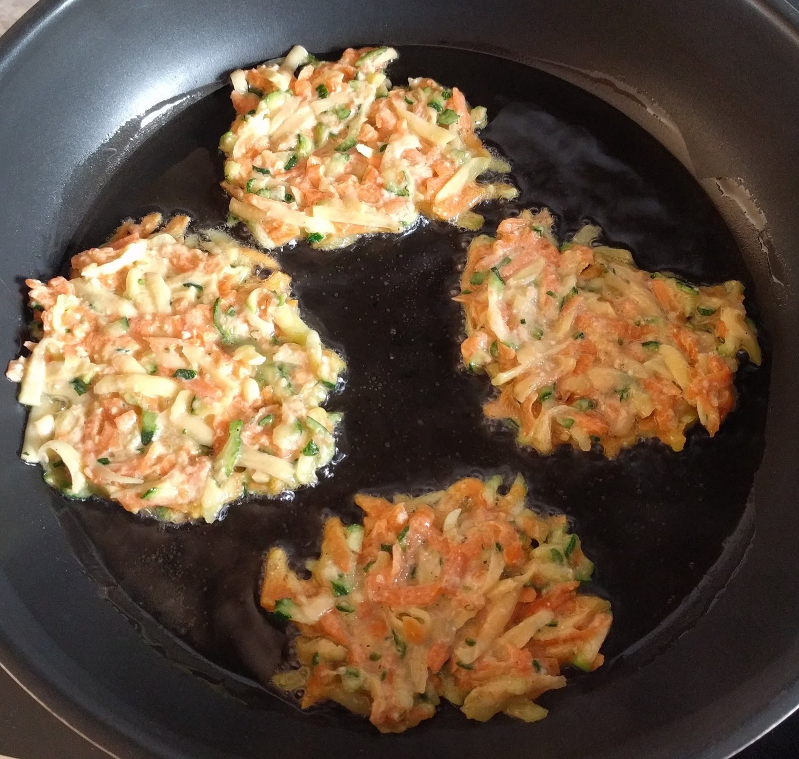 - Kartoffel-Möhren-Zucchinipuffer