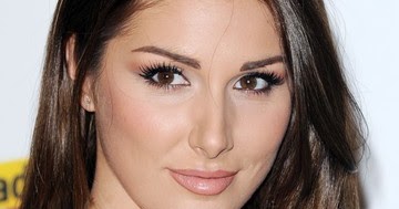 Celebrities in Hot Bikini: Glamour Model Lucy Pinder in Bikini