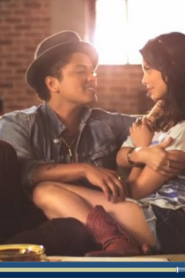 Nathalie Kelley Just The Way You Are Bruno Mars - Just The Way You Are Watch YouTube Music Videos