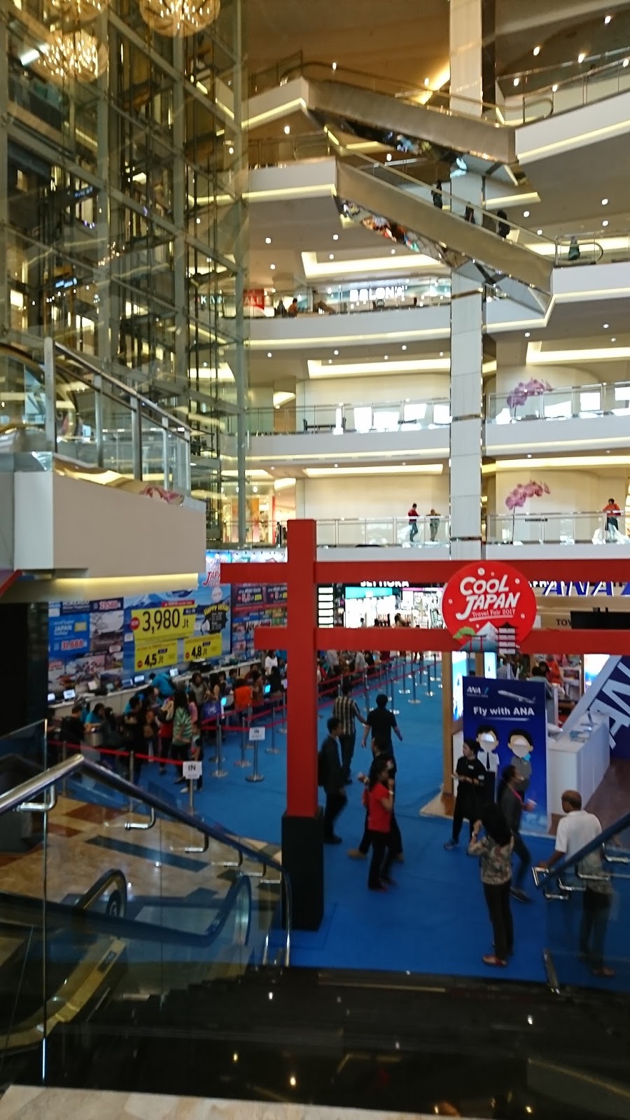 ジャカルタに暮らすmy life in Jakarta トラベルフェア＠Taman AngrekタマンアングレックとCentral