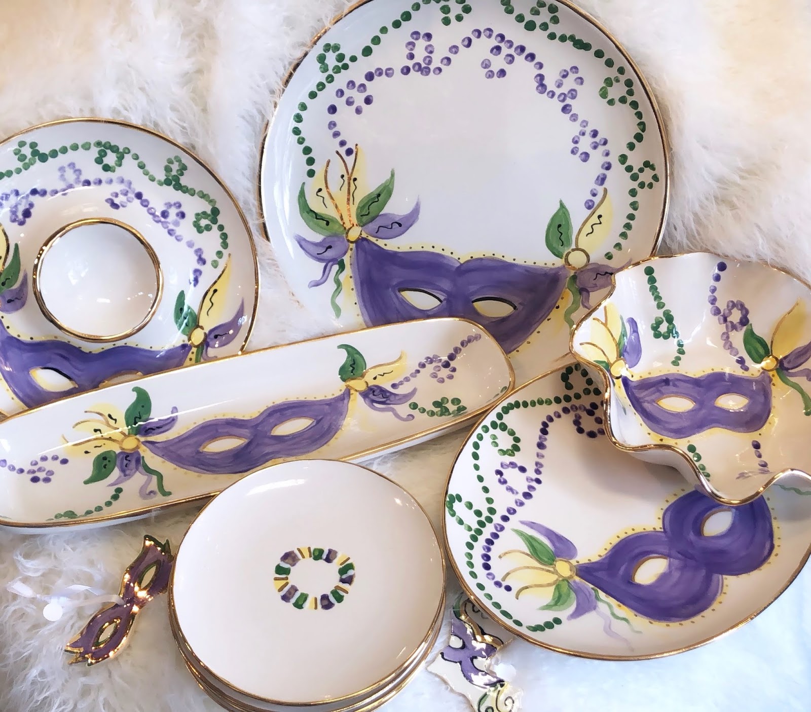 The Uptown Acorn Throw Me Somethin' {Mardi Gras Serving Pieces}