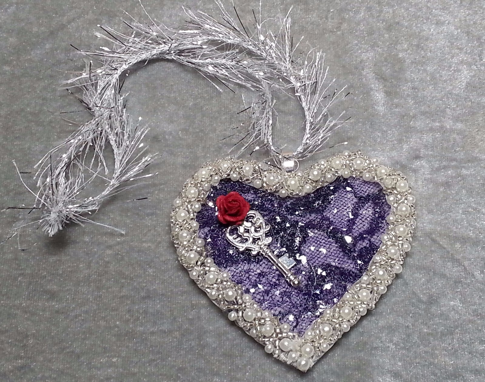 HappyBird's Glitter Nest DIYMake A Lace Shabby Chic Heart