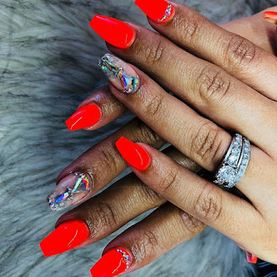 ✘ 29+ Stunning Glitzy Coffin Acrylic Nails In Style 2020 To Copy If you love your nails to have lots of sparkles ✘ 29+ Stunning Glitzy Coffin Acrylic Nails In Style 2020 To Copy