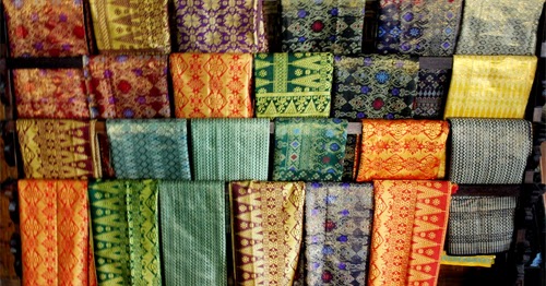 Asal Mula Lahir dan Berkembangnya Kain Tenun Sogket Khas