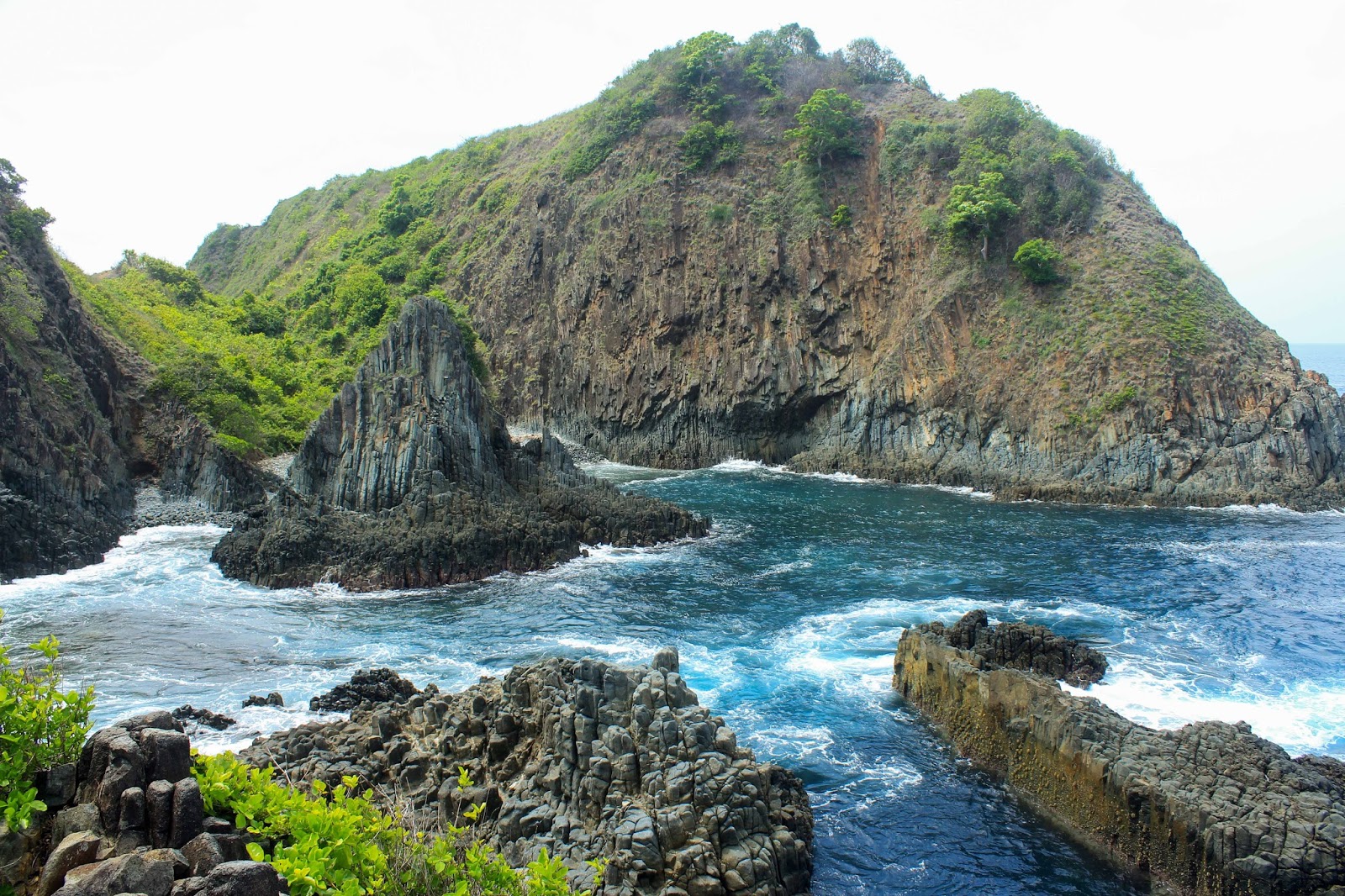 Pantai Semeti: Beautiful and Amazing Natural Aquarium in Lombok - WIKIFRESH