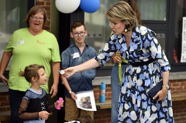 Queen Mathilde Visited Speelplein Ruimte In Zoutleeuw Newmyroyals Hollywood Fashion