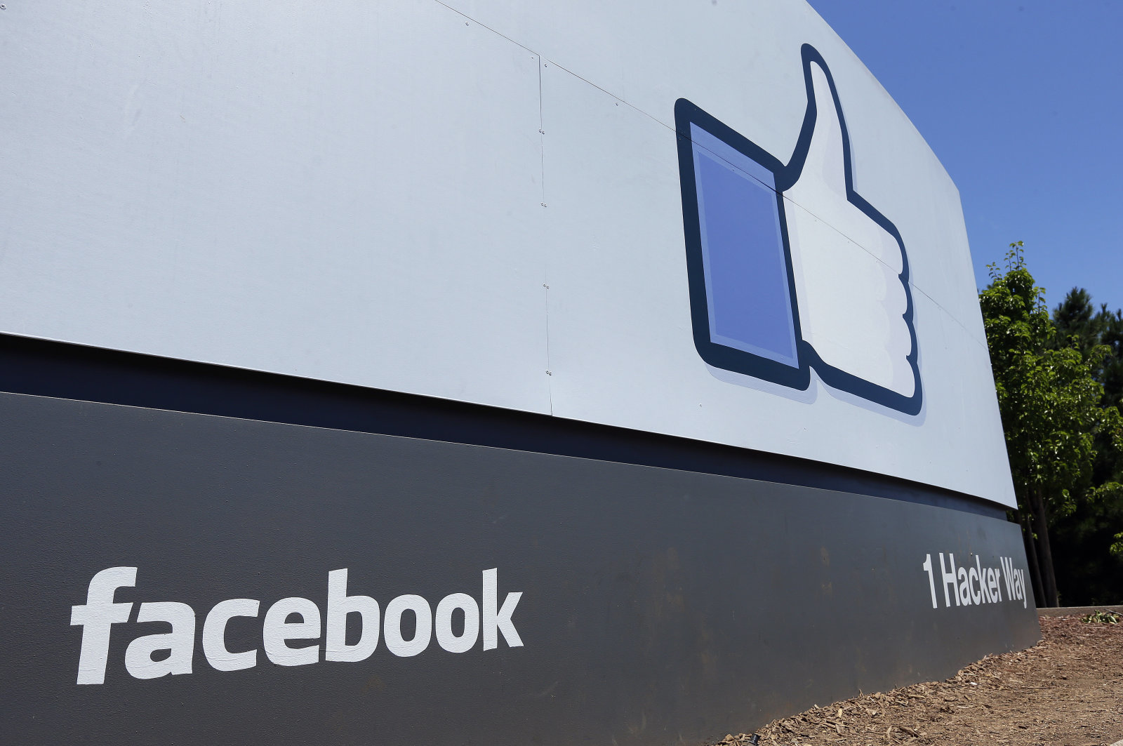 Not in 2019... Facebook’s combined messaging system won’t arrive this year