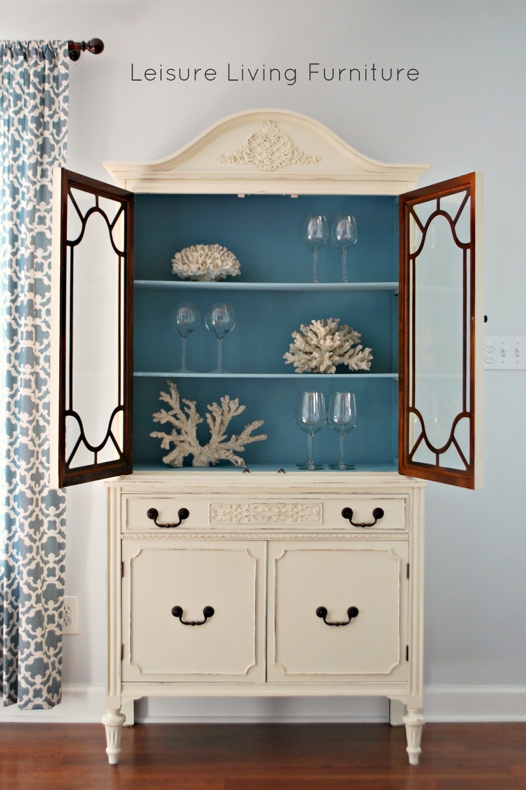 leisure living Vintage Hutch Blue Interior