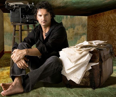 Ricardo Arjona Foto de Ricardo Arjona sentado