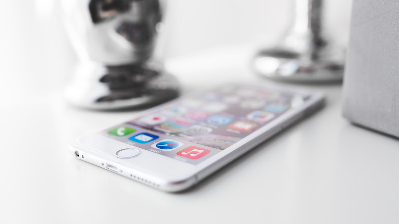 Apple iPhone 6 Plus on desktop