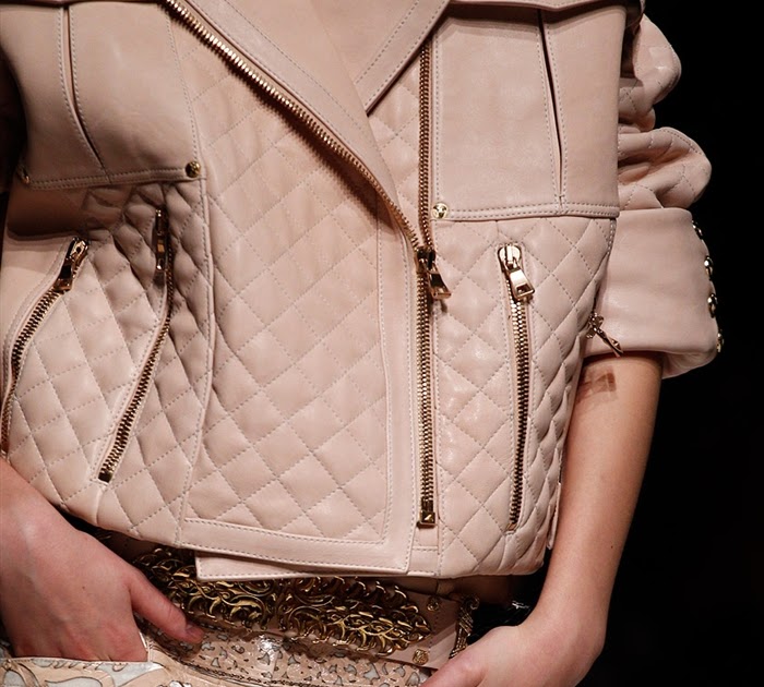 золотое платье balmain 1999 года. рестораны абинска краснодарского края. бальман абинск. шер бальман. показ балмейн 2022.