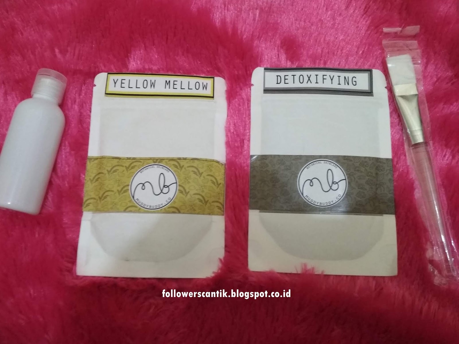 Download Review Masker Muddy Buddy Yellow Mellow Detoxifying Perak Acareta A PSD Mockup Templates