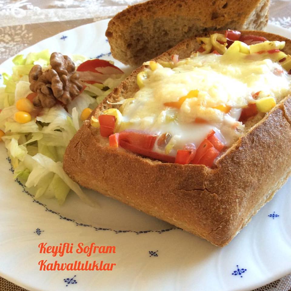Kekikli Biberiyeli Kahvaltı Ekmekleri Kekikli Biberiyeli Kahvaltı Ekmekleri