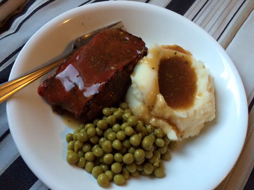 The Vegan Mouse "Meatloaf" dinner, Banana Jello, vintage "Radio Pudding".