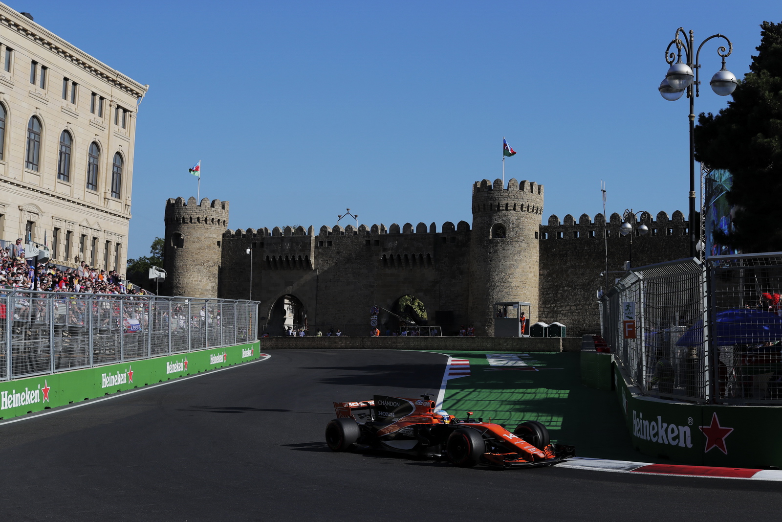 Fairmont baku. Baku f1 circuit. F1 азербайджан. 1 баку 2017. Баку азербайджан.