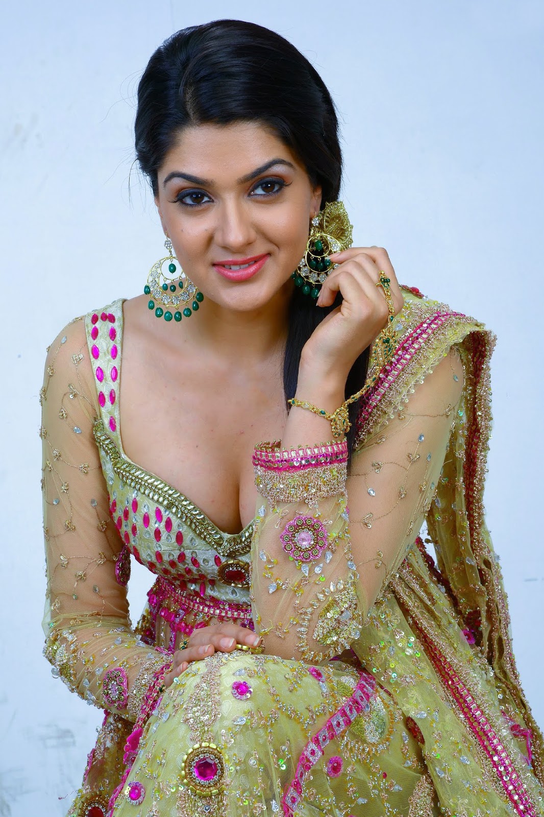 Beauty Galore Hd Sakshi Chaudhary Immensely Beautiful Photos